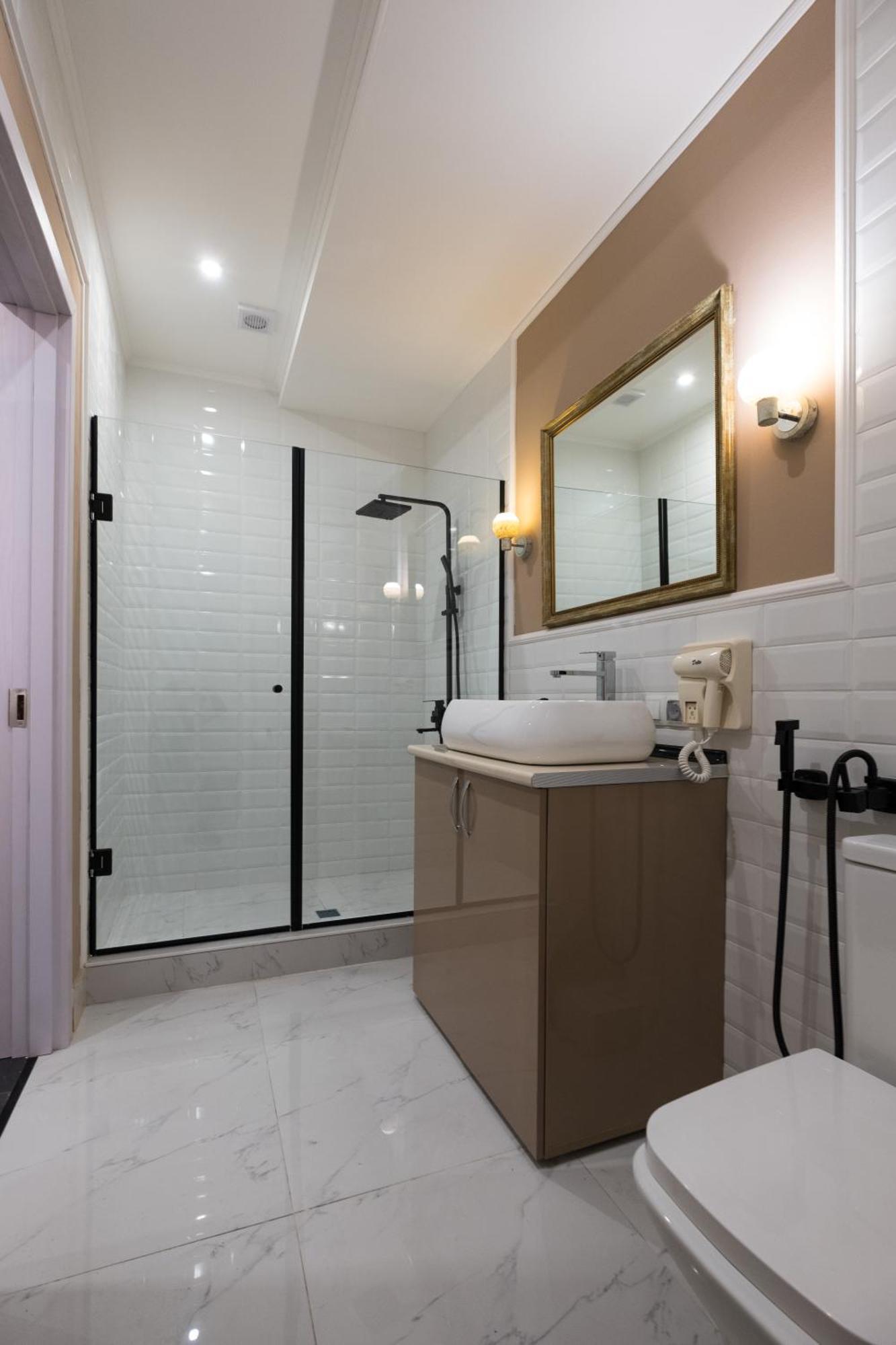 טביליסי Iren River Side Apartments מראה חיצוני תמונה